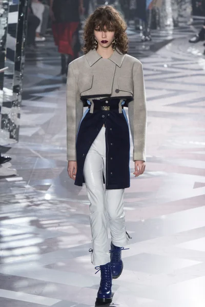Look 12